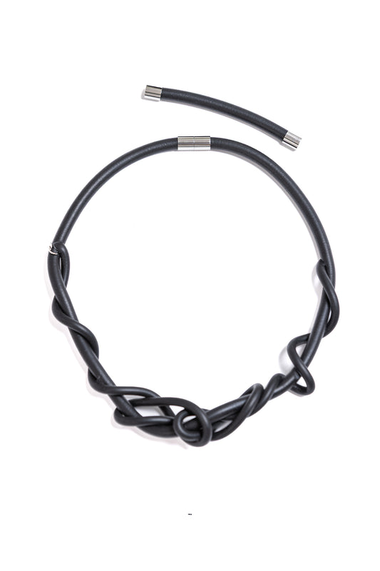 NEJIRI LOOP NECKLACE