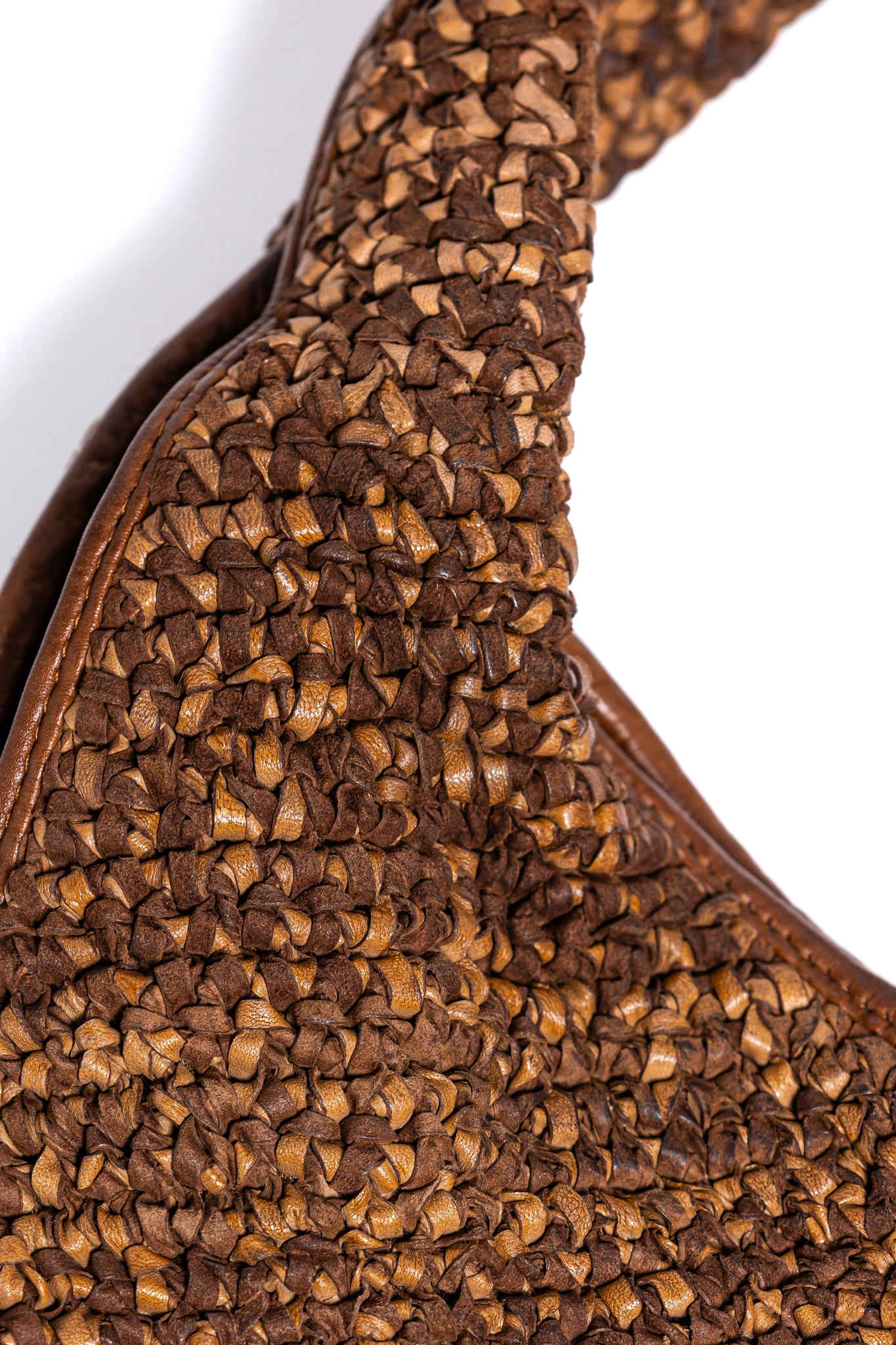 WOVEN SHOULDER BAG