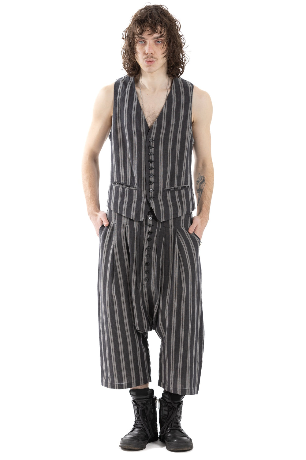 OLIVER BUTTON SHORT CS