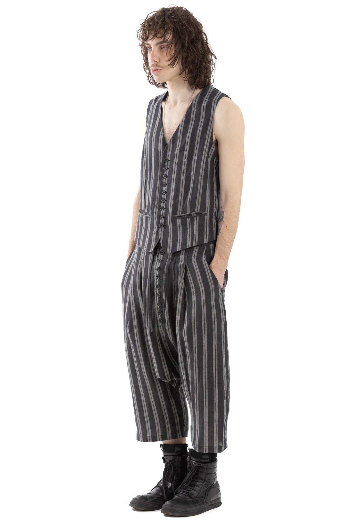 OLIVER BUTTON SHORT CS